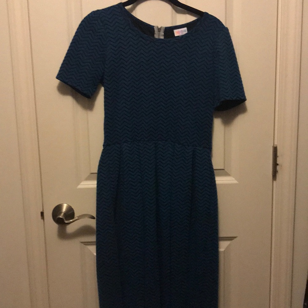 LulaRoe small Amelia cute zigzag pattern